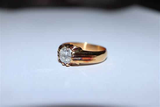 A gentlemans 18ct yellow metal and claw set solitaire diamond ring, size S.